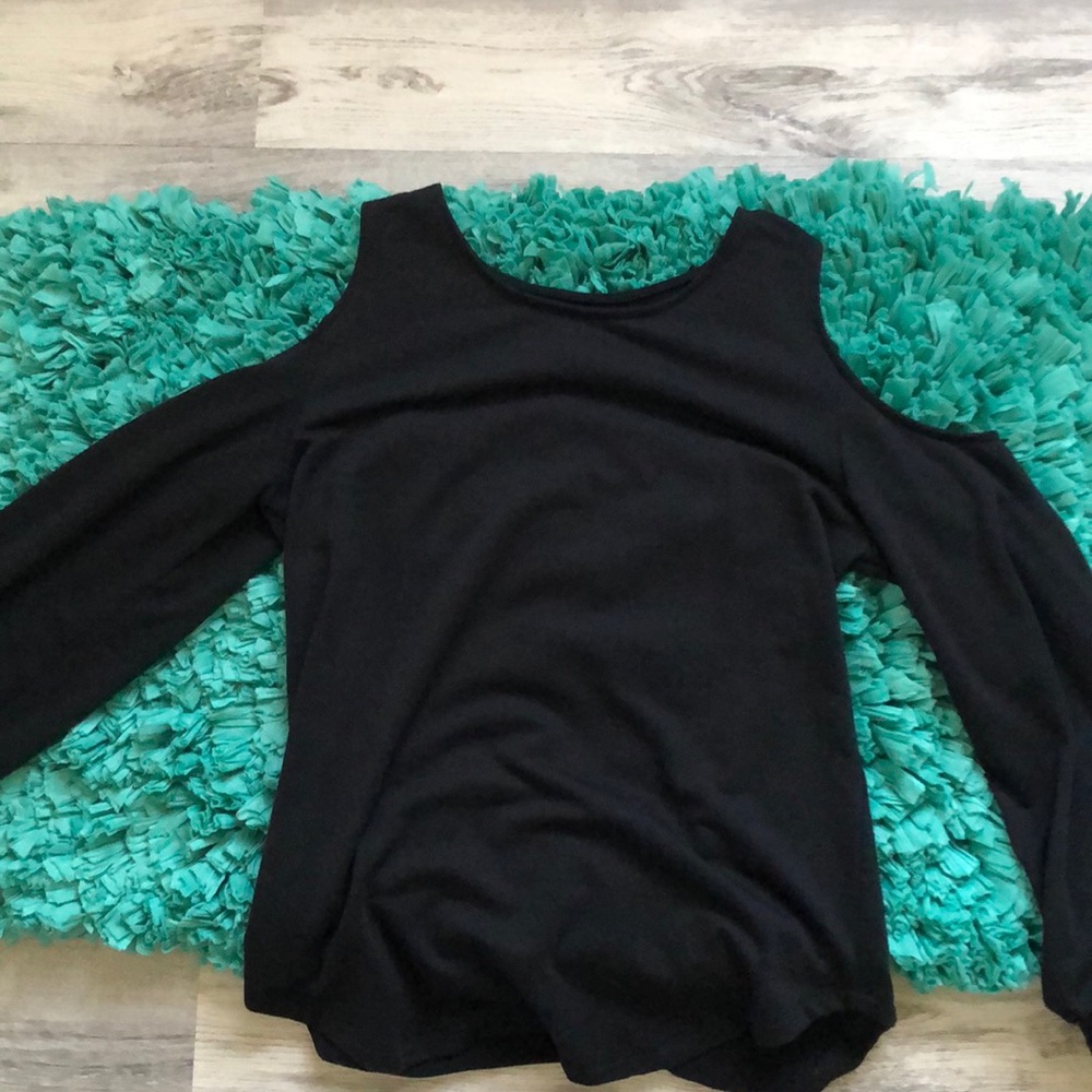 Open shoulder long sleeve